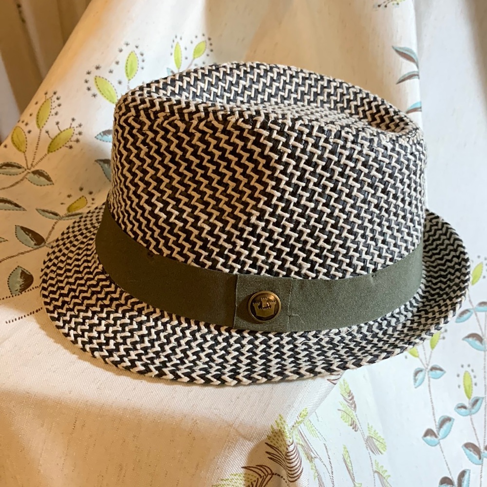 Black and white fedora. Unisex.
